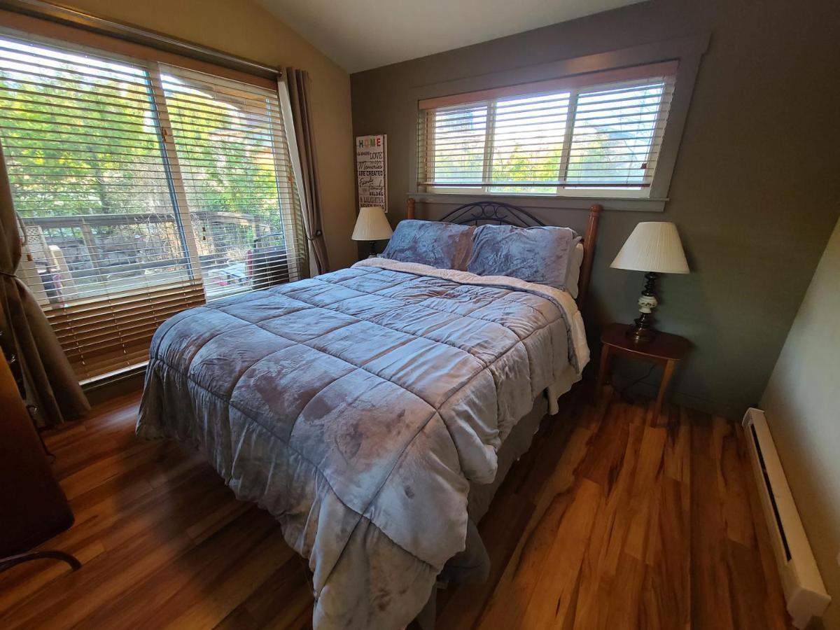 Villa A Shack In The Woods Port Renfrew Esterno foto